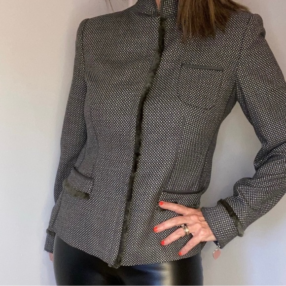 Armani wool blazer size 8 perfect for Spring! (That should be here SOON!) :) - Picture 3 of 3